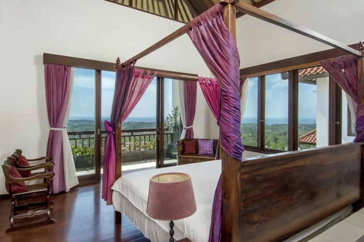4 Bedrooms Luxury Villa