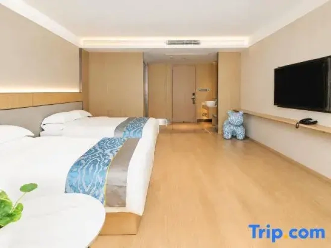 Deluxe Family Suite with garden view