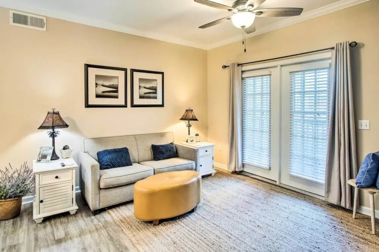 Bright St Simons Island Condo w/ Shared Pool!