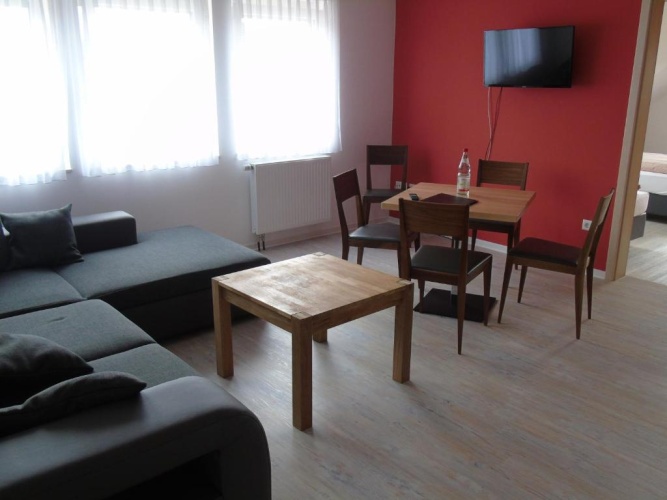 2 Bedrooms Apartment