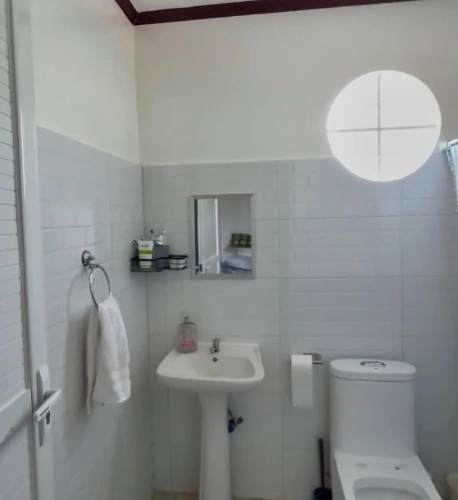 4 Bedrooms Cottage with balcony