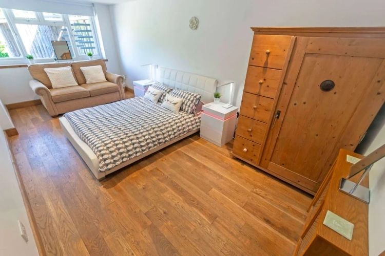 6 Bedrooms Cottage