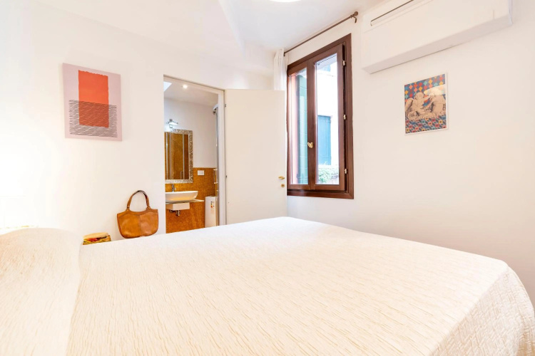 Contemporary Apartment in Venice FF