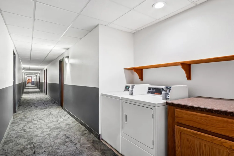 America's Inn & Suites Auburn