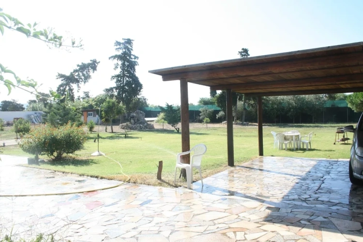 5 Bedrooms Villa