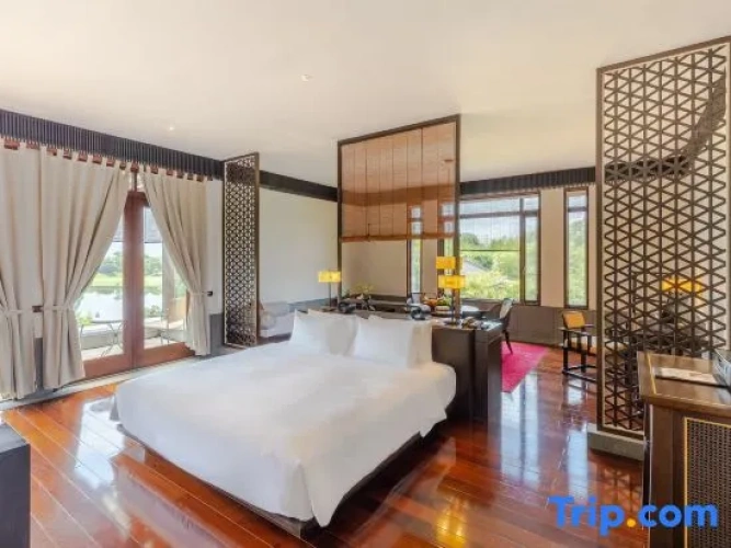 Double Suite with balcony and with lake view