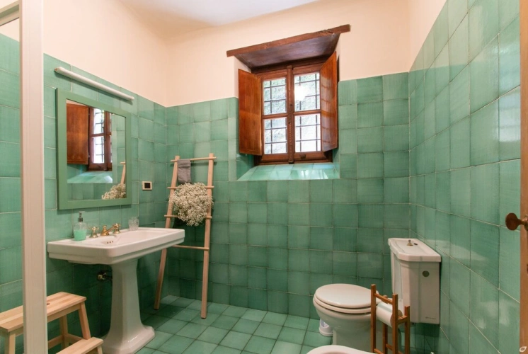 5 Bedrooms Villa