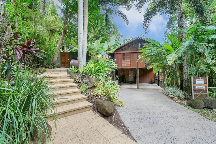 4 Bedrooms Luxury Cottage with balcony