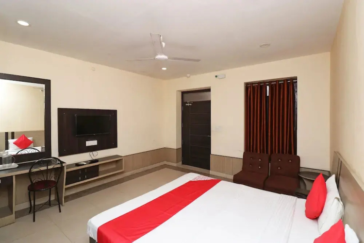 OYO 29826 Central Hotel