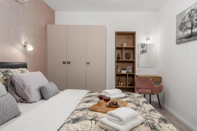 2 Bedrooms Apartment