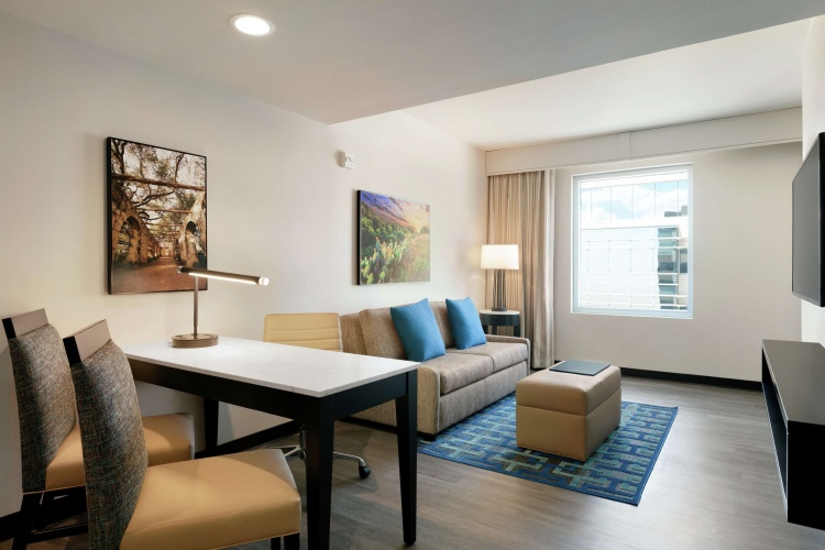 Embassy Suites by Hilton San Antonio Landmark photo 8