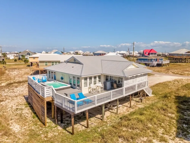 4 Bedrooms Cottage