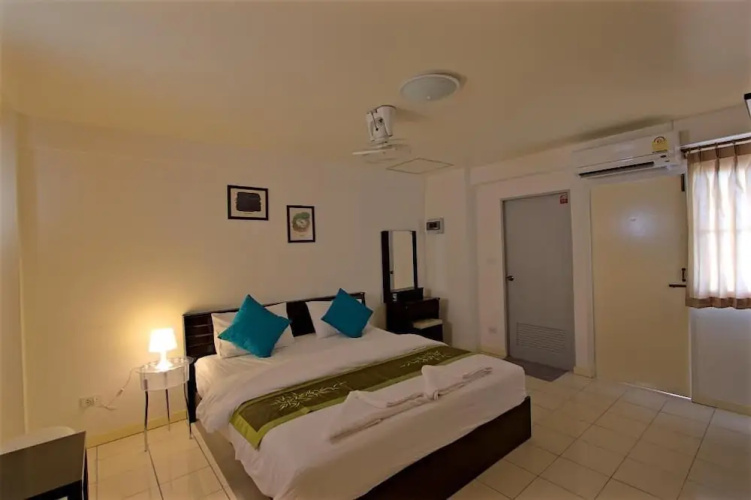 OYO Srirat Residence