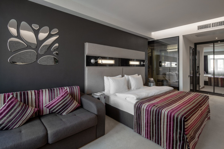 11 Mirrors Design Hotel