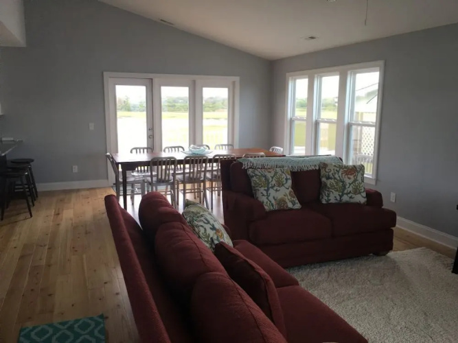 Best Day Ever 4 Bedroom Home by RedAwning