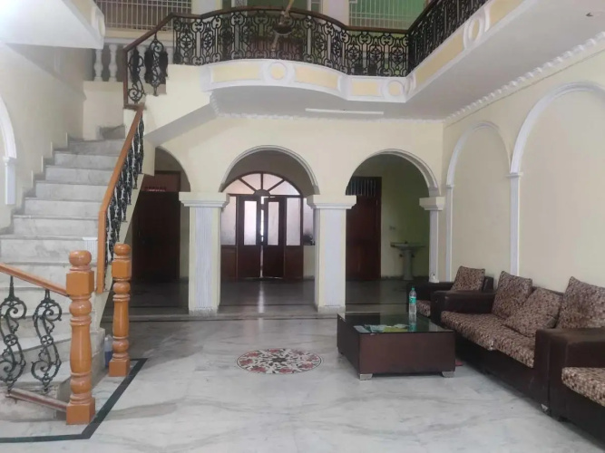 OYO 91853 Hotel White House