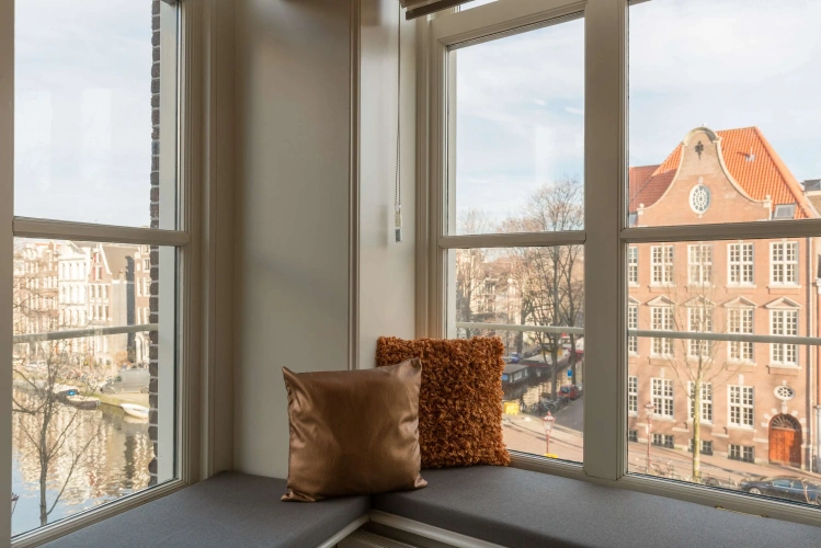 Ruyschen Suite with canal view