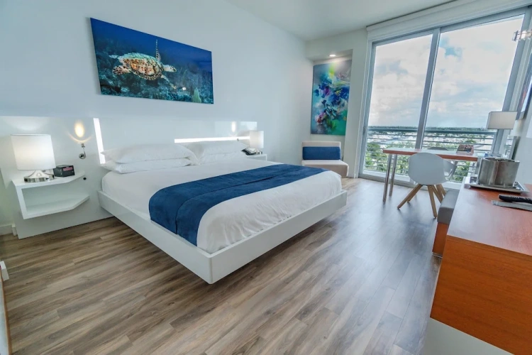 Double Marina Bay Suite with balcony