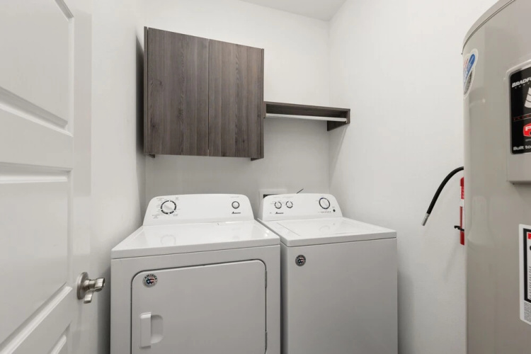 Modern Duplex with Fully Upgraded Amenities