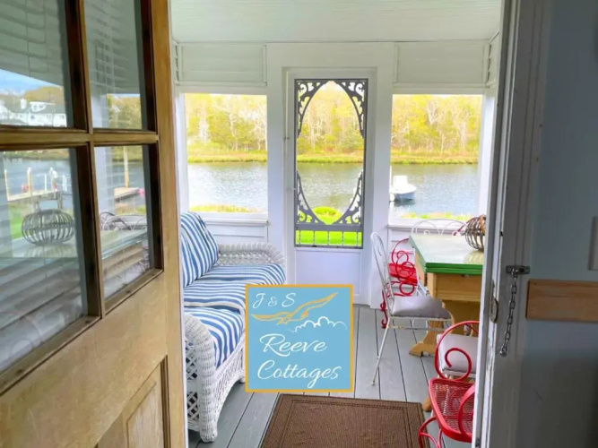 Premier Waterfront Cottage 2