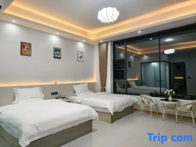 Deluxe Triple Family Suite