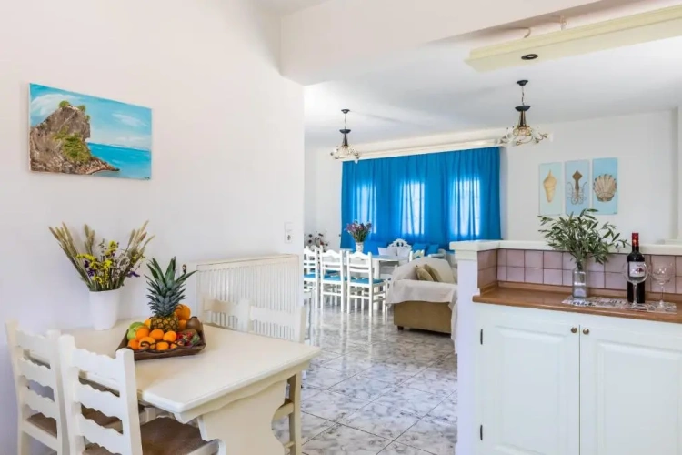 3 Bedrooms Apartment