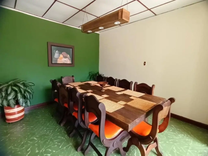 5 Bedrooms Cottage