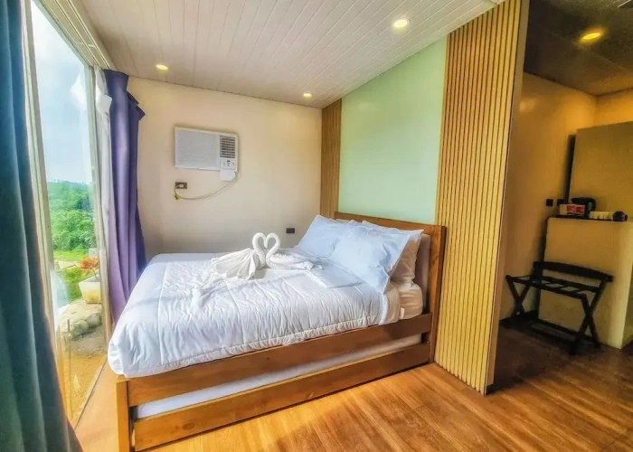 Classic Quadruple room with lake view
