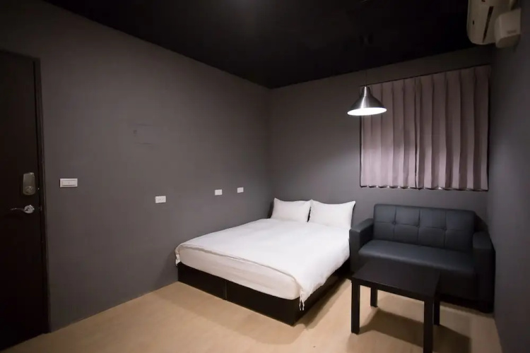 Mis Hostel