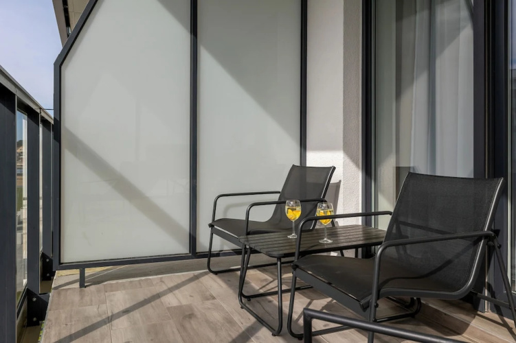 Amazing Studio With Balcony by Renters