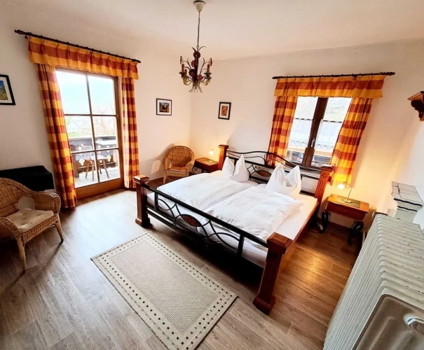 Standard Twin room with balcony