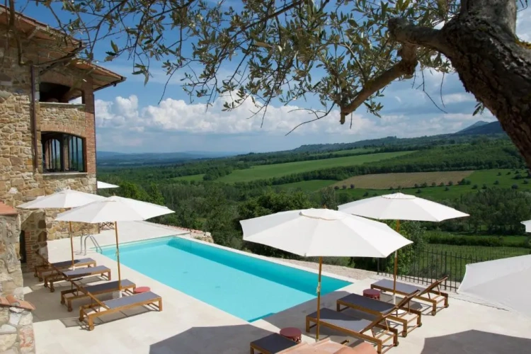 Suite with pool view