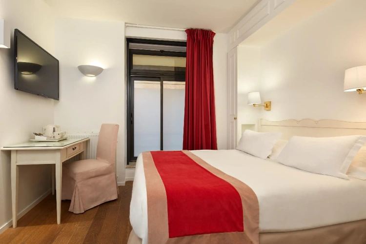 Standard Double room with view