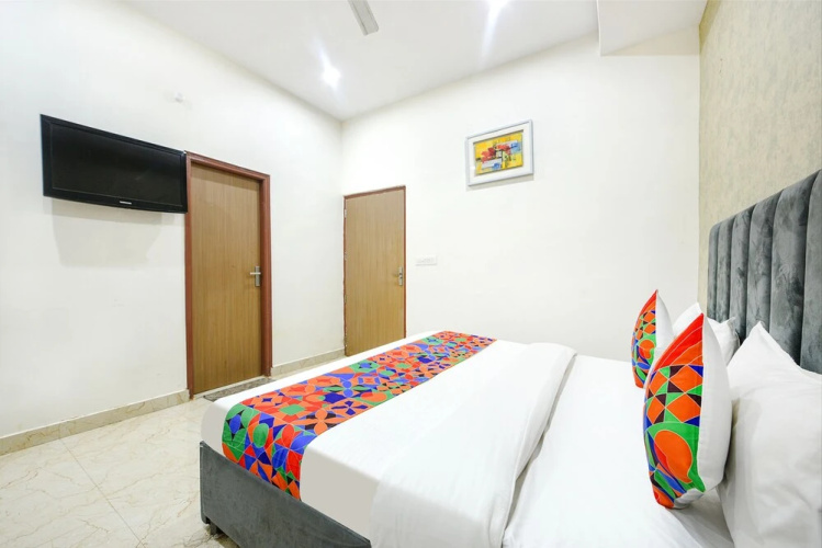 FabHotel Kavya Inn