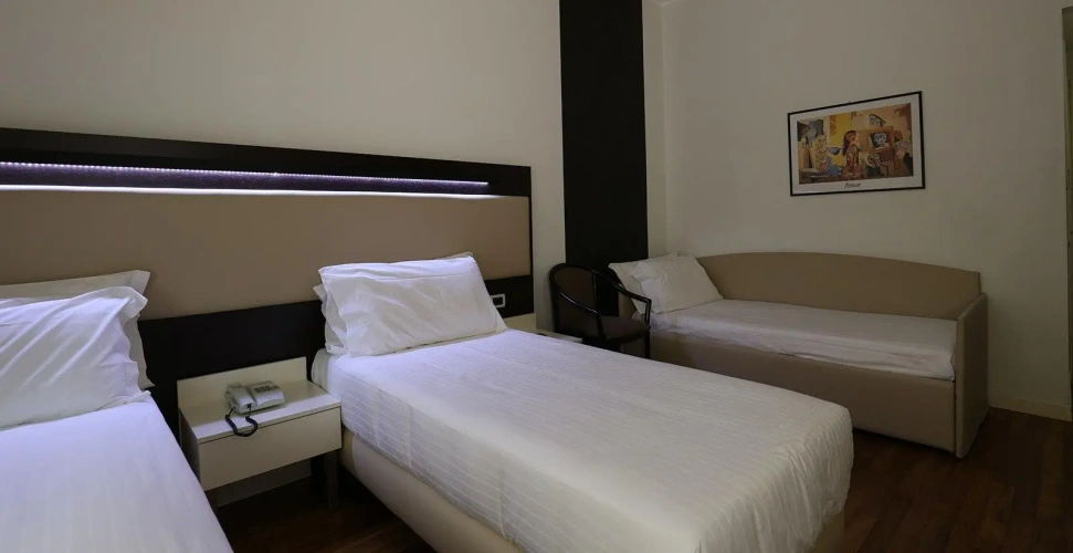 Standard Triple room
