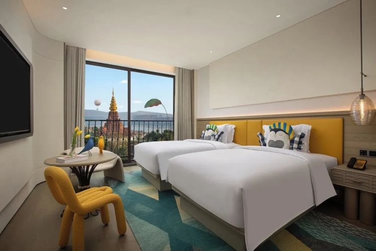 Standard Twin room with balcony