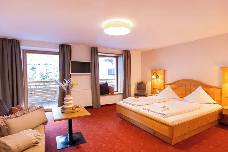 Standard Quadruple room with balcony and with mountain view