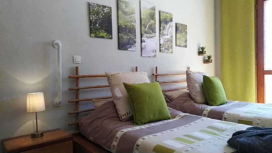 Standard Twin room with garden view