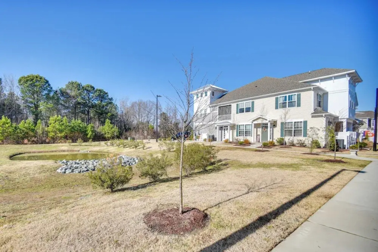 Hampton Condo: By Convention Center & Coliseum!