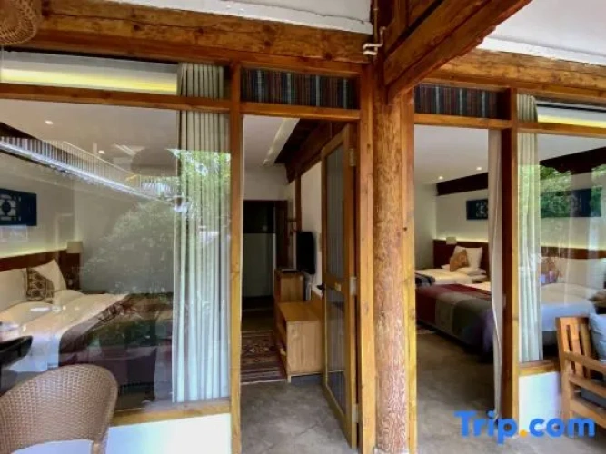Deluxe Family Suite