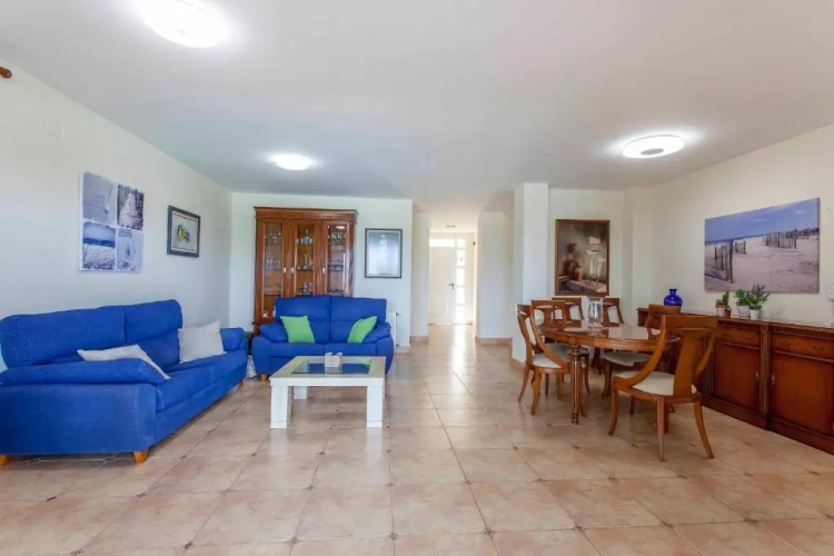 4 Bedrooms Cottage