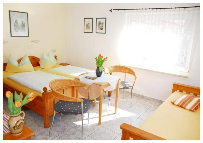 Standard Triple room