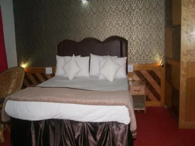 Hotel Omray's