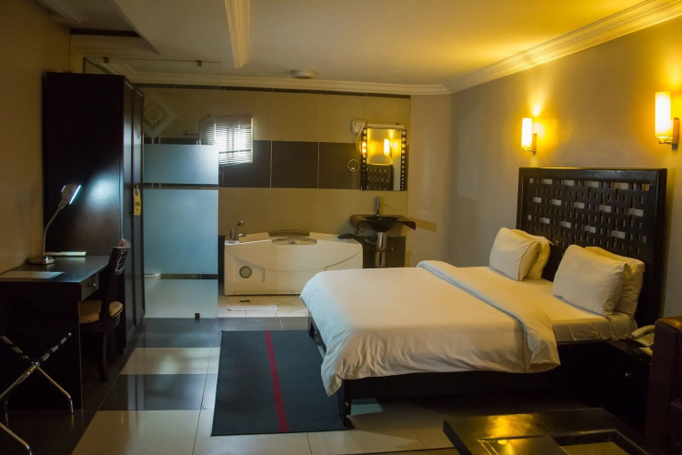De' Bliss Hotel and Suites