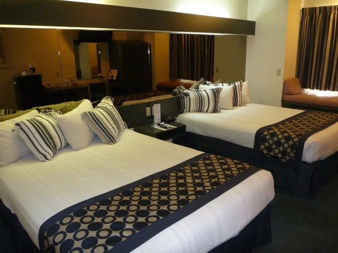 Rodeway Inn & Suites