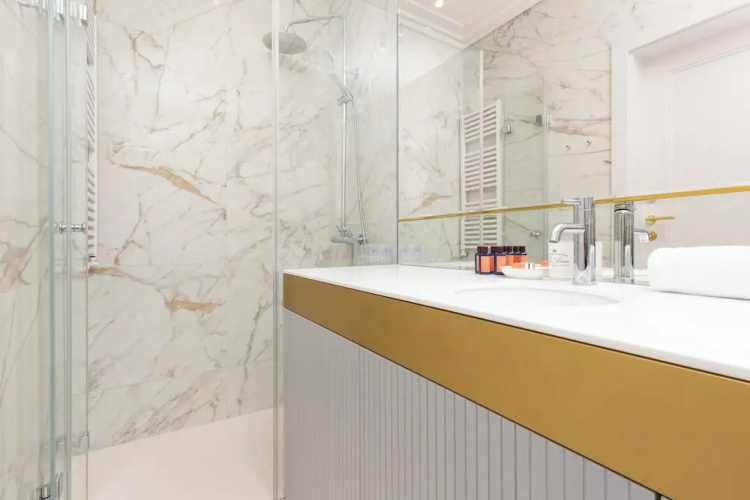 Mennica Amazonit by Renters Prestige