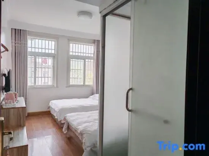 Standard Triple Family room