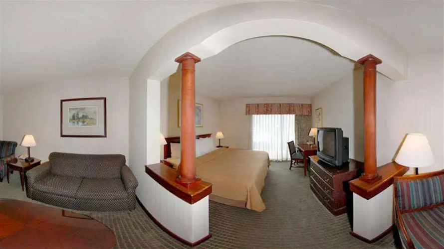 Quality Hotel & Suites Central