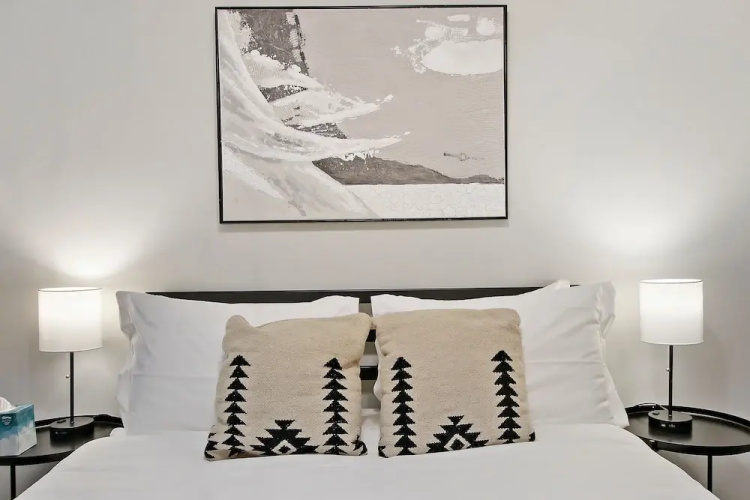 Cozy 2BR Apt - Sunnyside 2E