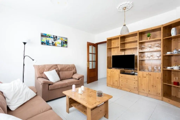 3 Bedrooms Apartment